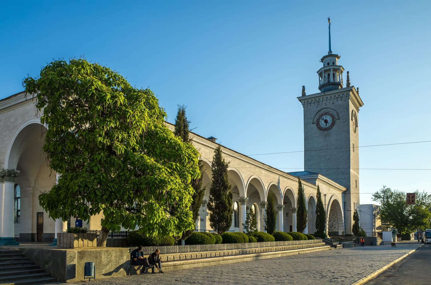 Современный железнодорожный вокзал Симферополя